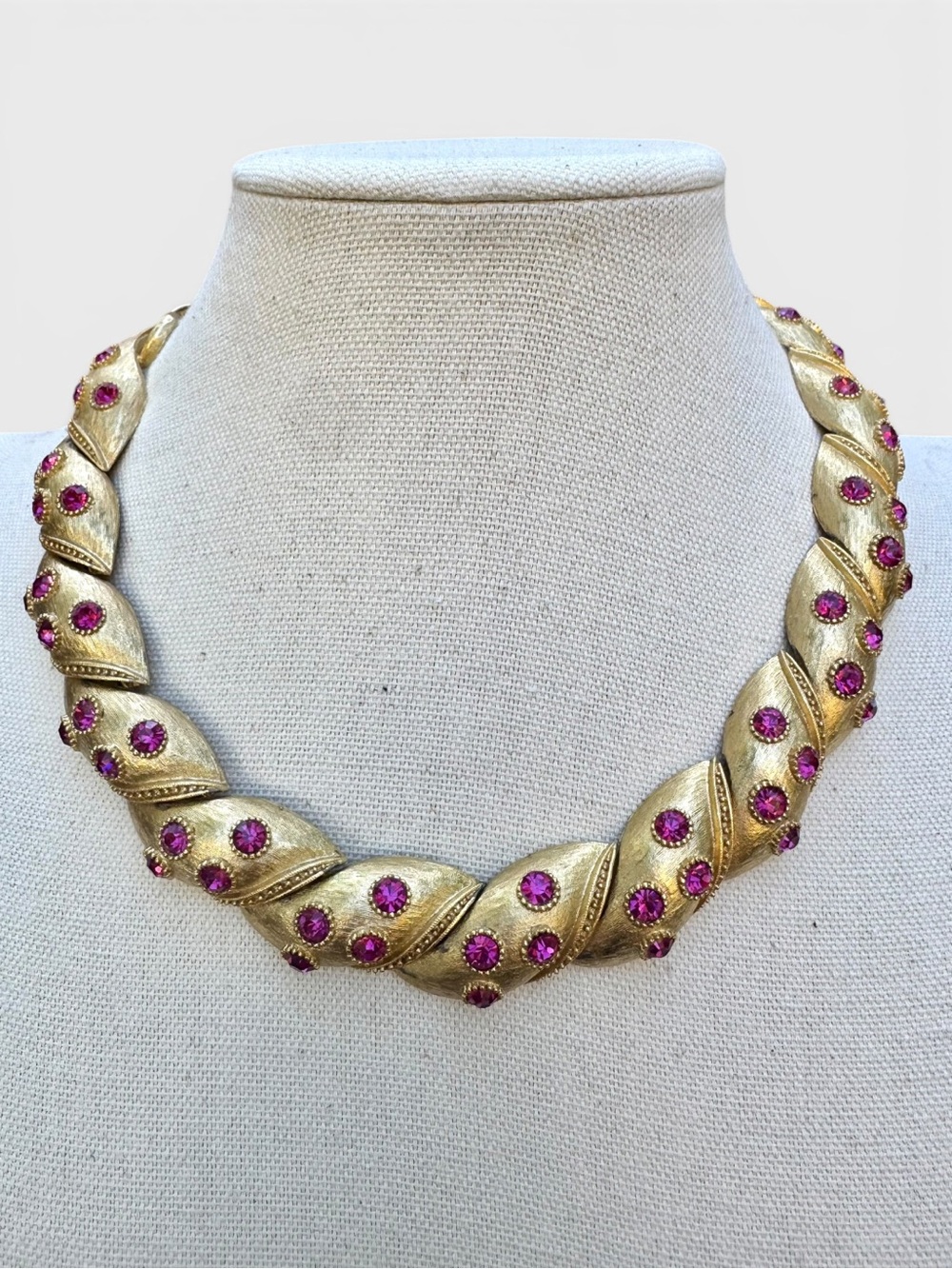 LISNER Rare Vintage Demi Parure Magenta Crystal Necklace & Clip Earring Set - Picture 7 of 15